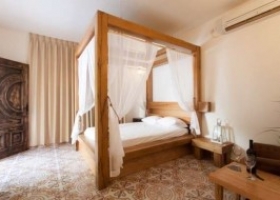 ריפוסו riposo צימרים דיסקרטיים להשכרה לפי שעה בגדרה ליד אשדוד, אירוח זוגי וןרומנטי, כניסה ללא מפגש. מתחם פעיל בכל שעה ביממה. יוקרתי במיוחד! הזמינו עכשיו.