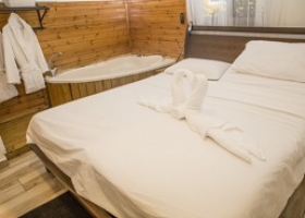 צימר אהבה מול הים במושב דור, חוף דור טנטורה, מציע צימרים לפי שעה לזוגות אוהבים ובפרטיות מלאה